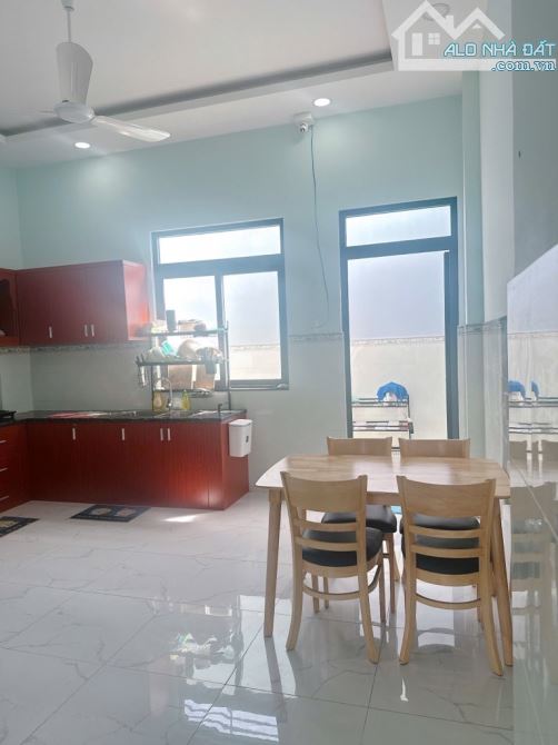 Nhà khu đường 12B Khang Điền. DT: 100m2 - 5 Tầng. Giá: 9,9 Tỷ - 3