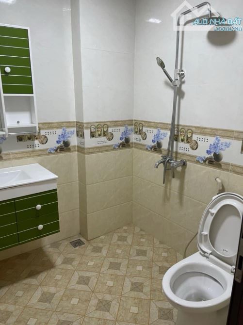 Cho thuê nhà Phùng Chí Kiên – Cầu Giấy DT 148m x 3 tầng, gara ôtô vào giá thuê 22tr/th - 2