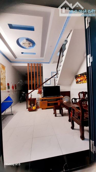 BÁN NHÀ KV4 GẦN BẾN PHÀ XÓM CHÀI ĐỐI DIỆN BÊN KIA SÔNG CẦN THƠ LÀ BẾN NINH KIỀU