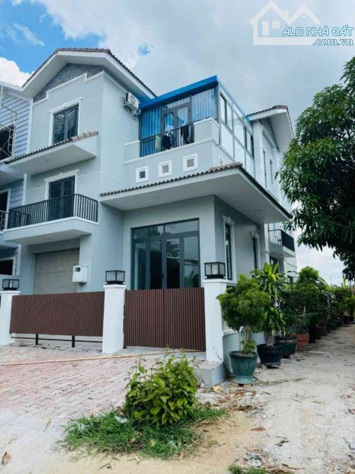 🍳BIỆT THỰ MẶT TIỀN NB GẦN BX Q8 200M2 10x20 4 TẦNG 10PN NỘI THẤT CAO CẤP 💸 CHỈ 13.x TỶ