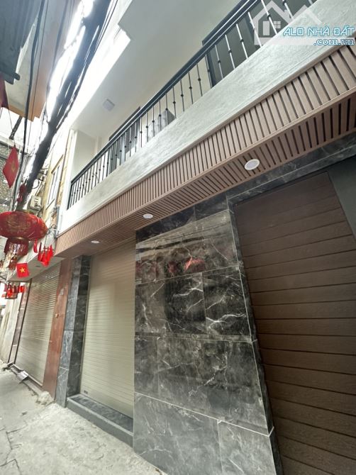 BÁN NHÀ HOÀNG QUỐC VIỆT - LÔ GÓC 2T - 5 TẦNG - MT 6M - DT 56M2 - SÁT ÔTÔ - CHÀO 11 TỶ