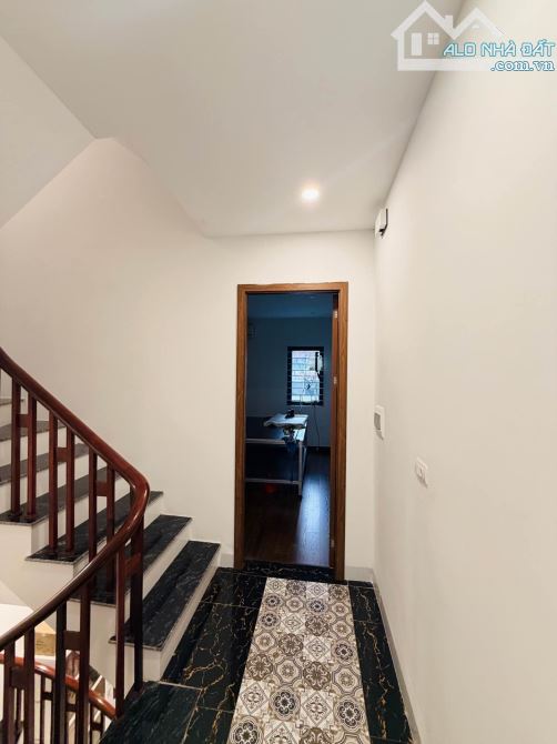 Bán nhà Nguyễn Văn Cừ, Long Biên diện tích 45 mét X 5 tầng, 2 mặt thoáng, ô tô vf3 đỗ cửa - 2