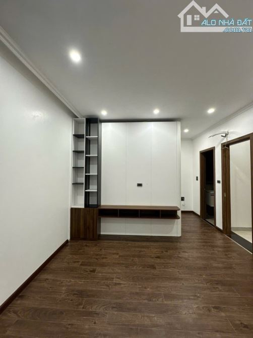 BÁN NHÀ HOÀNG QUỐC VIỆT - LÔ GÓC 2T - 5 TẦNG - MT 6M - DT 56M2 - SÁT ÔTÔ - CHÀO 11 TỶ - 3