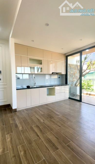 BÁN NHÀ HOÀNG QUỐC VIỆT - LÔ GÓC 2T - 5 TẦNG - MT 6M - DT 56M2 - SÁT ÔTÔ - CHÀO 11 TỶ - 4