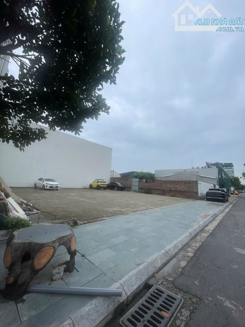 BÁN 2.392m ĐẤT TMDV Việt Hưng - Long Biên- 3 Mặt Tiền, Thuế 1 Lần, Xe Container ra vào đất