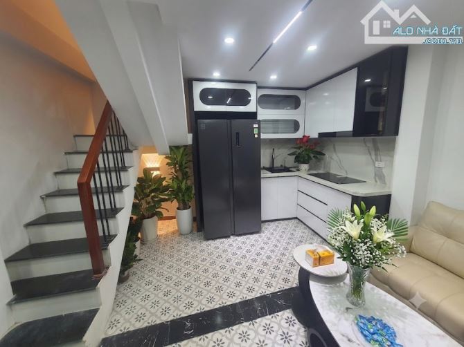 5.5 TỶ – 17/22M2 – 5 TẦNG – 3 NGỦ – 10M RA PHỐ – BẠCH MAI – PHỐ HUẾ – HAI BÀ TRƯNG