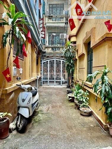 Cho thuê cả nhà 5 tầng số 17 ngõ 34 phố Hào Nam, quận Đống Đa hợp làm VP, Spa, TT đào tạo