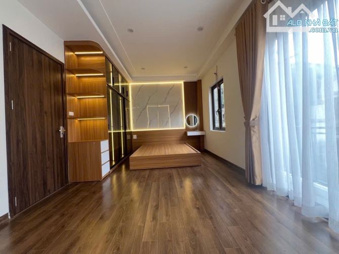 Nhà Hoàng Như Tiếp - 6 Tầng Thang Máy Full Nội Thất - 60m Ra Hồng Tiến - 3