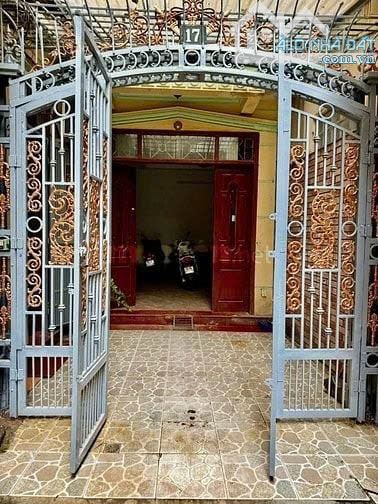Cho thuê cả nhà 5 tầng số 17 ngõ 34 phố Hào Nam, quận Đống Đa hợp làm VP, Spa, TT đào tạo
