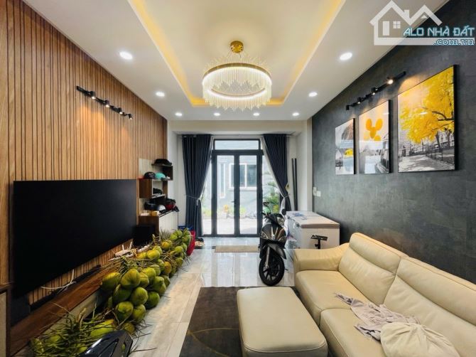 Ngôi nhà của bạn trách nhiệm của tôi  NHÀ HOT NHẤT HÔM NAY – XE HƠI NGỦ TRONG NHÀ – CHỈ 9. - 4