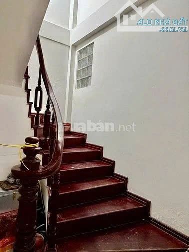 Cho thuê cả nhà 5 tầng số 17 ngõ 34 phố Hào Nam, quận Đống Đa hợp làm VP, Spa, TT đào tạo