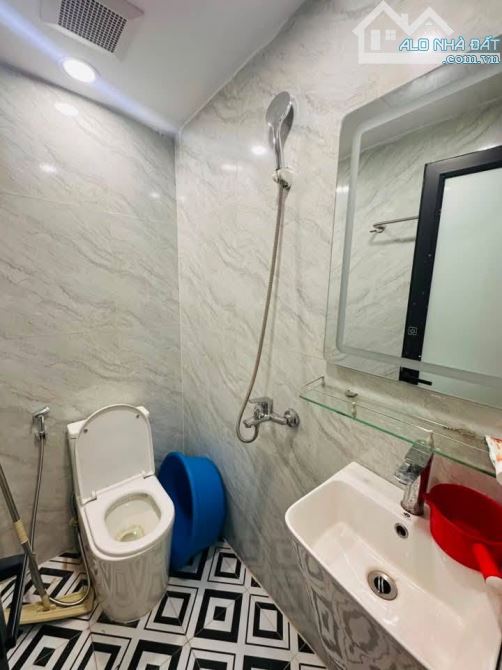 5.5 TỶ – 18/22M2 – 5 TẦNG – 3 NGỦ – NGÕ THÔNG – 20M RA PHỐ – BẠCH MAI – HỒNG MAI - 5