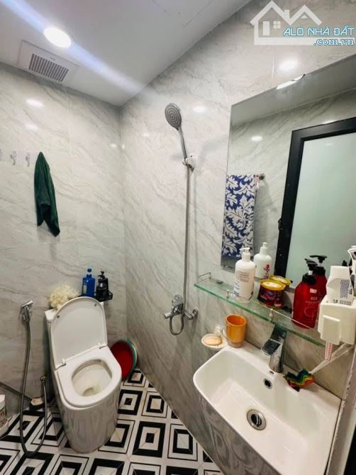 5.5 TỶ – 18/22M2 – 5 TẦNG – 3 NGỦ – NGÕ THÔNG – 20M RA PHỐ – BẠCH MAI – HỒNG MAI - 6
