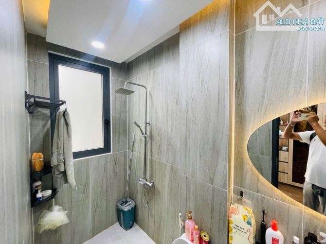 Ngôi nhà của bạn trách nhiệm của tôi  NHÀ HOT NHẤT HÔM NAY – XE HƠI NGỦ TRONG NHÀ – CHỈ 9. - 8