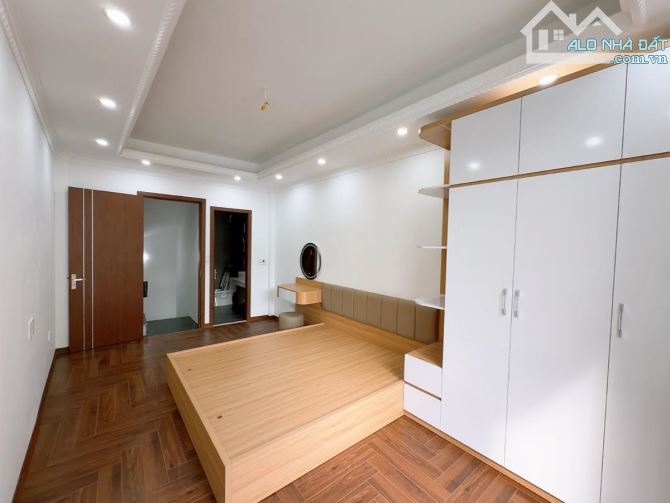 Bán nhà ngõ Thịnh Quang gần phố 32m 6 tầng mới đẹp ở ngay 8.5 tỷ