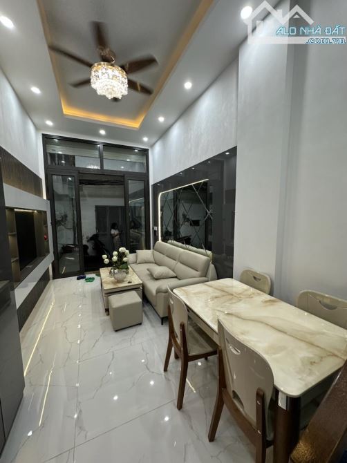 ĐÌNH ĐÔNG - BẠCH MAI - DÂN XÂY CHẮC CHẮN- 5T CẦU THANH ỐP ĐÁ - 3PN RỘNG - 20m ô tô