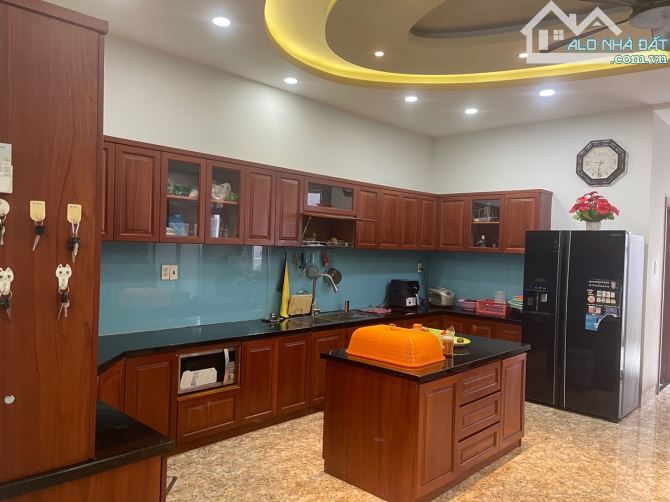 MẶT TIỀN KINH DOANH - GẦN VICOM LÊ VĂN VIỆT - 255m2 - 1