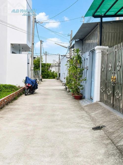 CHÍNH CHỦ CẦN BÁN GẤP NHÀ CẤP 4 ĐẸP - FULL THỔ CƯ - Ô TÔ TỚI CỬA - CHỈ 2.4 TỶ - 1
