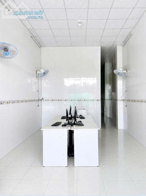 CHÍNH CHỦ CẦN BÁN GẤP NHÀ CẤP 4 ĐẸP - FULL THỔ CƯ - Ô TÔ TỚI CỬA - CHỈ 2.4 TỶ - 3