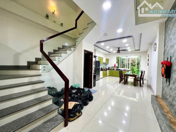 Bác Thông có căn nhà đường Nam Kỳ Khởi Nghĩa, Quận 3 cũ cần bán 3tỷ280 - 4