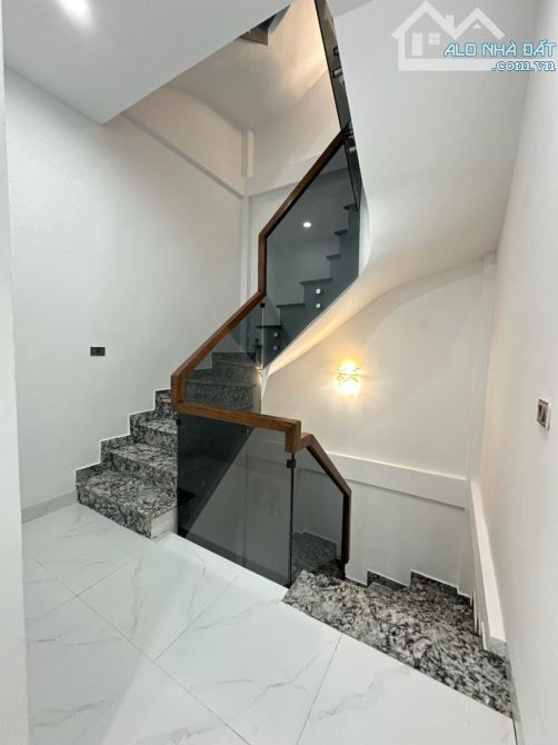 ĐÌNH ĐÔNG - BẠCH MAI - DÂN XÂY CHẮC CHẮN- 5T CẦU THANH ỐP ĐÁ - 3PN RỘNG - 20m ô tô - 5