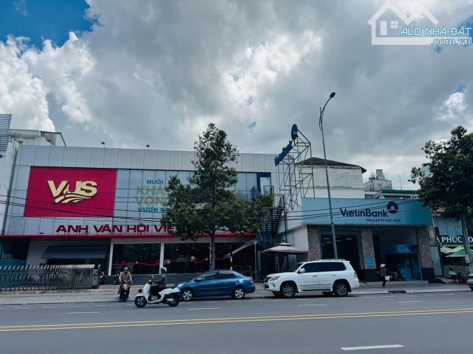 Bán nhà mặt tiền đường Võ Thị Sáu, siêu phẩm 900m2 ngang 36m sổ hồng hoàn công giá 250 tỷ