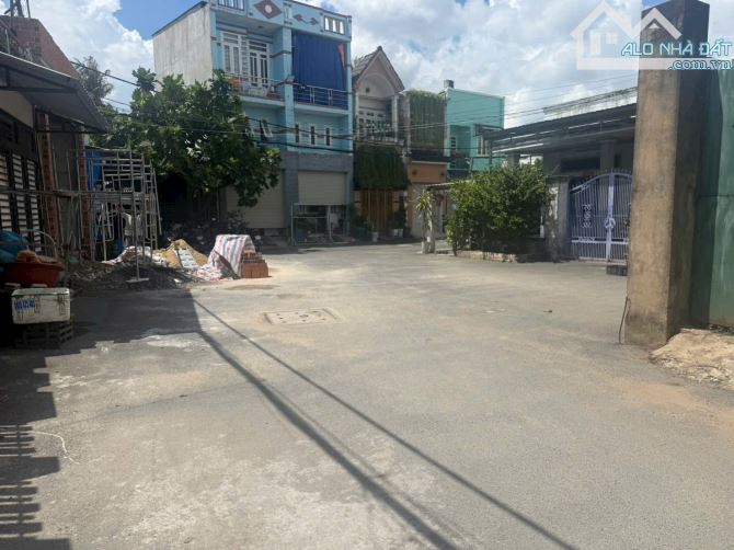 Bán nhà đất 5.93*23m. Cách chợ Hocmon 300m. Hẻm nhựa đẹp