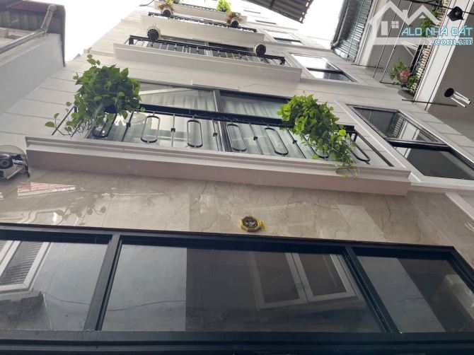 CHỈ 11.X TỶ – THỔ QUAN, ĐỐNG ĐA – 44,7M² – 7 TẦNG – 11 PHÒNG CHO THUÊ – DÒNG TIỀN 50 TRIỆU
