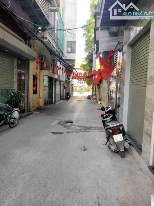 BÁN NHÀ 5 TẦNG, GIÁ CHÀO 6.8 TỶ HÀNG XÓM ĐẠI HỌC KIẾN TRÚC, Ô TÔ DỪNG ĐỖ NGÀY ĐÊM.