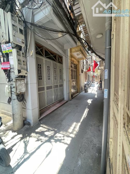 Nhà 5 tỷ - 30m2 - Gần Chợ Mơ - 4m mặt tiền - Kinh Doanh Nhỏ - Lô Góc Ngõ Thông