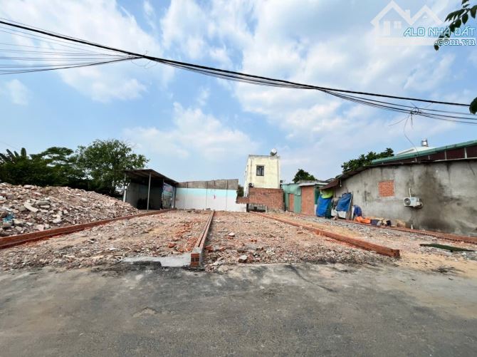 Đất thổ cư gần Uỷ Ban Xuân Thới Sơn. Diện tích gần 100m2, đường xe tải, ko mồ mã. - 1