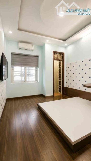 NGÃ TƯ SỞ, HÀNG XÓM ROYAL CITY - 30m2, MT gần 4m - GIÁ QUÁ TỐT cho VỊ TRÍ QUÁ ĐẸP! - 2