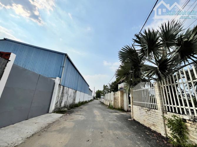 Đất thổ cư gần Uỷ Ban Xuân Thới Sơn. Diện tích gần 100m2, đường xe tải, ko mồ mã. - 2