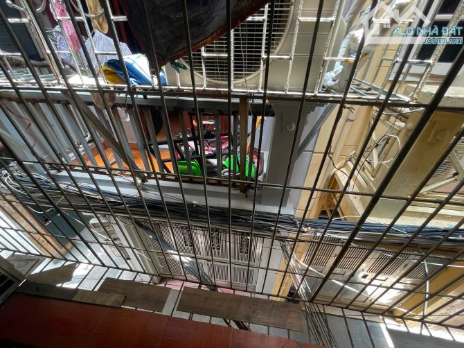 Nhà 5 tỷ - 30m2 - Gần Chợ Mơ - 4m mặt tiền - Kinh Doanh Nhỏ - Lô Góc Ngõ Thông - 2