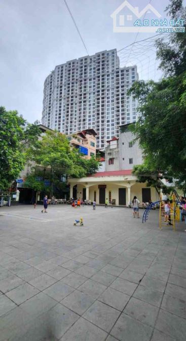 NGÃ TƯ SỞ, HÀNG XÓM ROYAL CITY - 30m2, MT gần 4m - GIÁ QUÁ TỐT cho VỊ TRÍ QUÁ ĐẸP! - 4