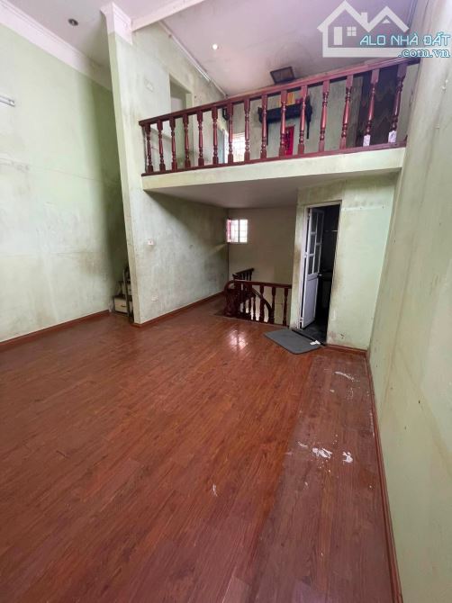 Nhà 5 tỷ - 30m2 - Gần Chợ Mơ - 4m mặt tiền - Kinh Doanh Nhỏ - Lô Góc Ngõ Thông - 6