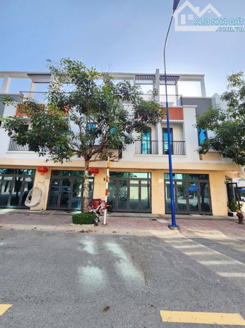 📌2.84 tỷ📌 Bán nhà 1 trệt 1 tum KDC có bảo vệ gần ngã tư Bình Chuẩn