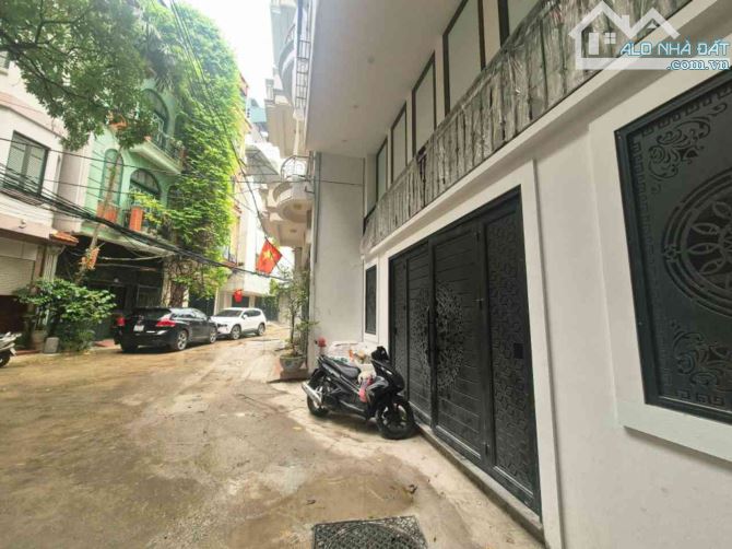 Căn hộ cho thuê Bồ Đề 120m2, 8 tầng thang máy, 25 phòng khép kín cho thuê 250tr/th