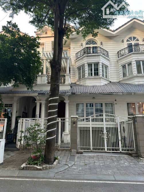 Mặt tiền 28 Đường D8 Saigon Pearl Villa, DT: 7x21m - Hầm trệt 2 lầu chốt nhanh 8x tỷ