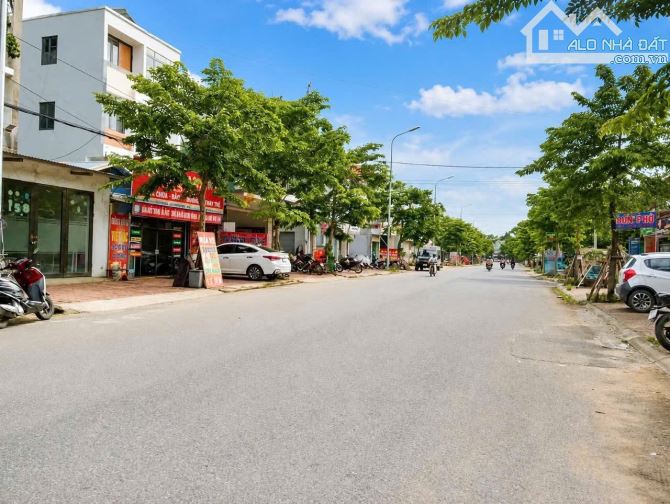 BÁN GẤP!!! LÔ ĐẤT VIEW HỒ ĐIỀU HOÀ TẠI HOÀ LẠC - HÀ NỘI