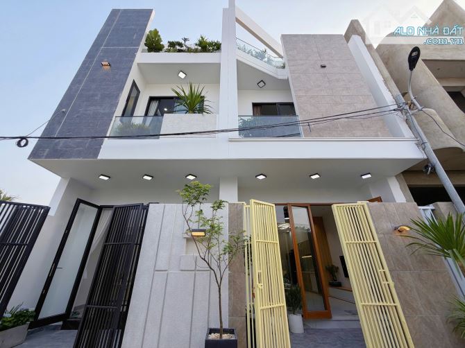BÁN NHÀ 3 TẦNG KIỆT Ô TÔ GÒ DƯ – GẦN ĐH DUY TÂN, ĐÀ NẴNG