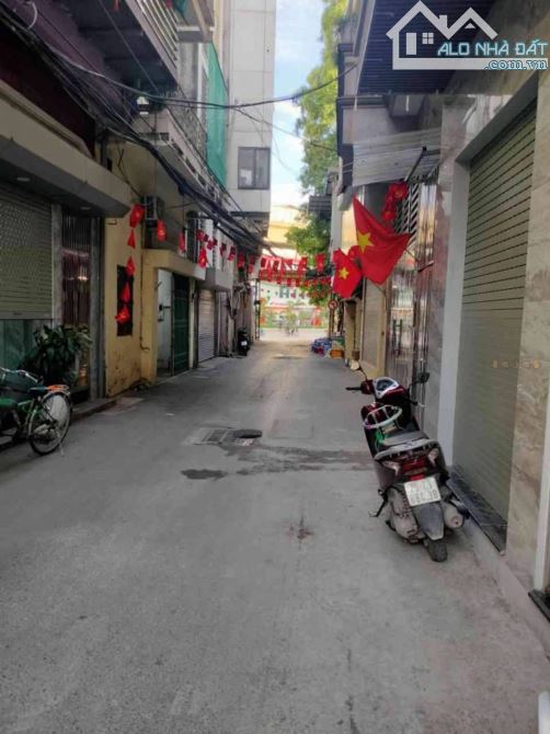 8,5TỶ? BÁN NHÀ PHỐ NGUYỄN KHANG DT44m*6T DÂN XÂY MẶT NGÕ THÔNG 10m RA MẶT PHỐ LỚN