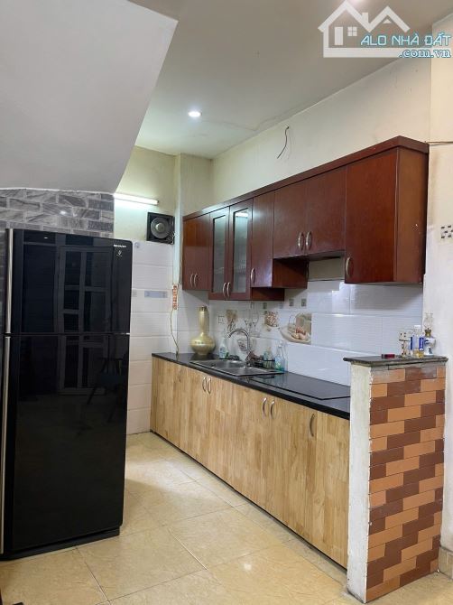Cho thuê nhà ngõ 402 Mỹ Đình, Nam Từ Liêm 30M x 5T giá 11.5tr 50M RA Ô TÔ