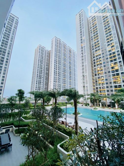 Bán nhanh căn 1PN-1WC Q7 SRV view hồ bơi, nhà trống giá 3ty150 bao thuế phí