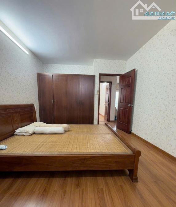SANG - ĐẸP nhà 4Tầng x 44m2 đường HOA - khu Phan Xích Long - BÁN GẤP - 2