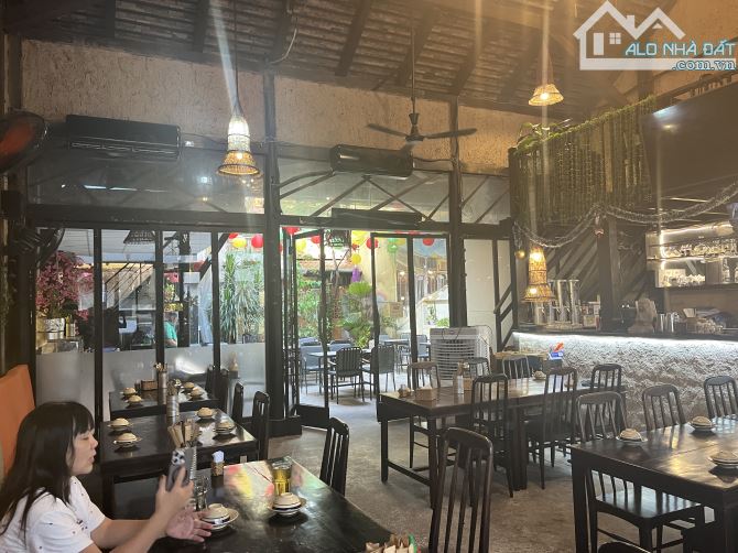 Cho thuê nhà hẻm 55 Lê Thị Hồng Gấm, Q1: 8.3m x 24m, nhà trệt gỗ truyền thống, sân vườn - 3