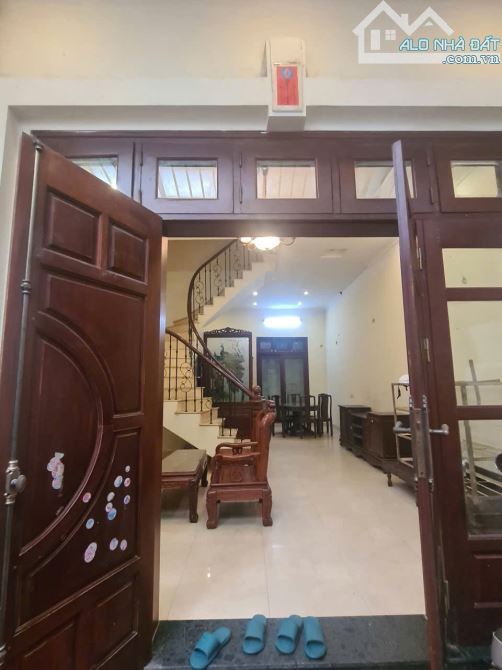 Cho thuê nhà nguyên căn 3 tầng,60m², ngõ 212 Phú Mỹ, gần Bến xe Mỹ Đình