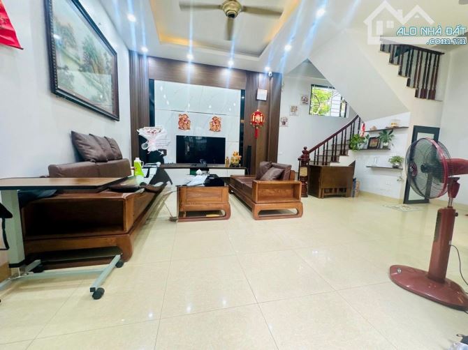 BÁN NHÀ LÔ GÓC 2 MẶT TIỀN 30m RA MẶT ĐƯỜNG CẦU GIẤY DT40m2*5T NHÀ ĐẸP Ở LUÔN. Chào 9,5Tỷ - 1