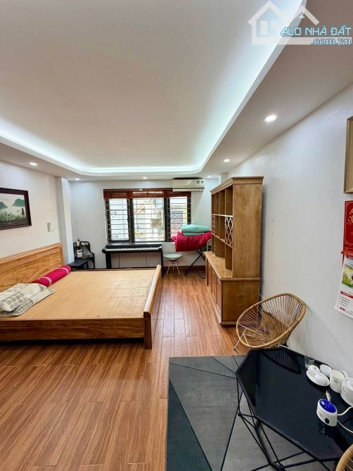 BÁN NHÀ LÔ GÓC 2 MẶT TIỀN 30m RA MẶT ĐƯỜNG CẦU GIẤY DT40m2*5T NHÀ ĐẸP Ở LUÔN. Chào 9,5Tỷ - 3