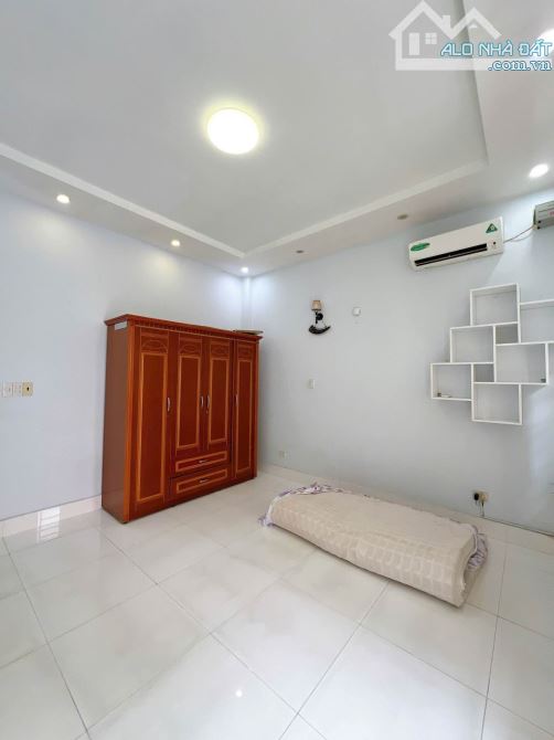 NHÀ ĐẸP GIÁ RẺ - ĐƯỜNG SỐ 7 TÊN LỬA - NGAY CÔNG VIÊN PHÚ LÂM - GIÁ NHỈNH 4T TL - 9